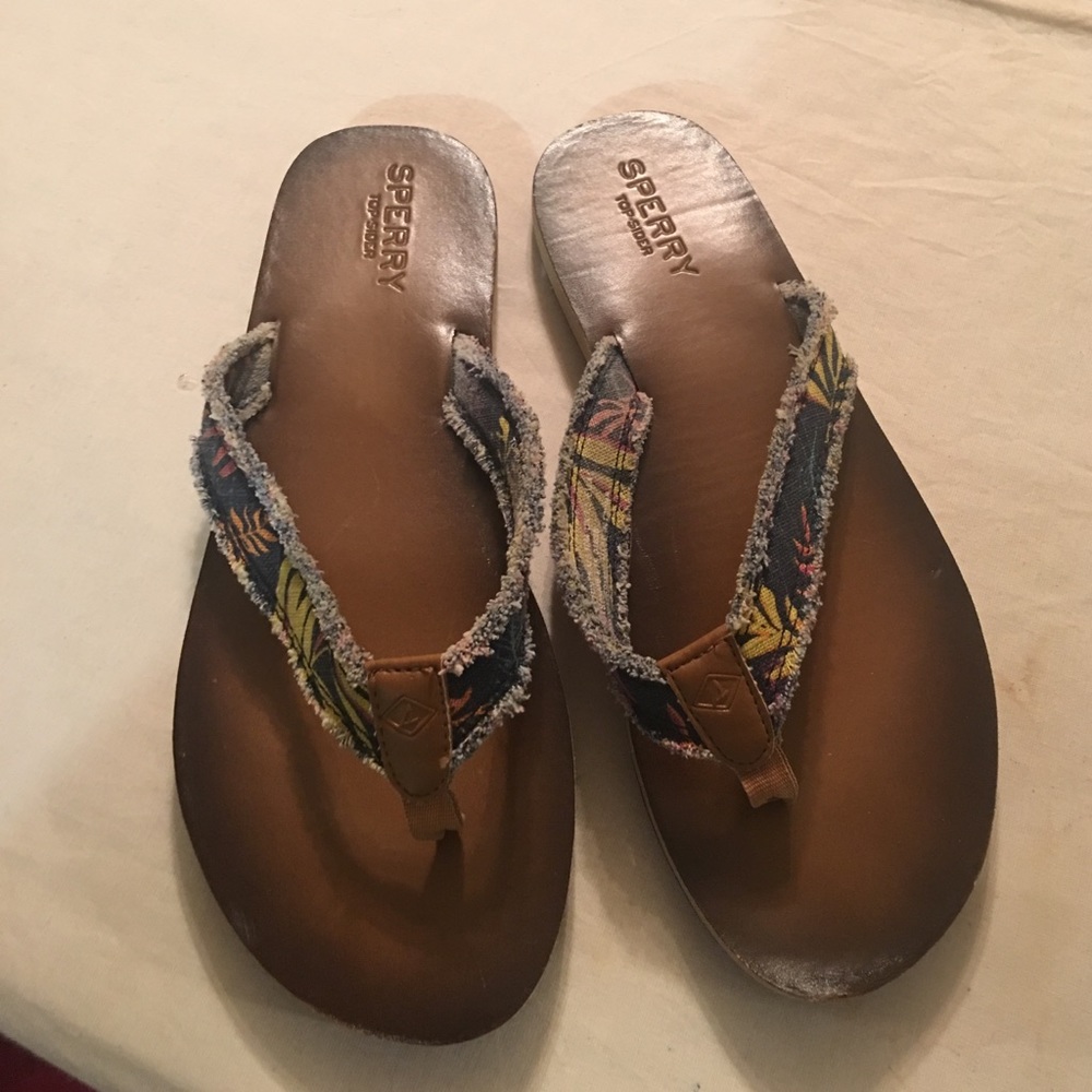 Sperry Flip Flops👙