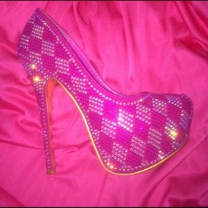 Adorable PINK sparkly pumps size 8