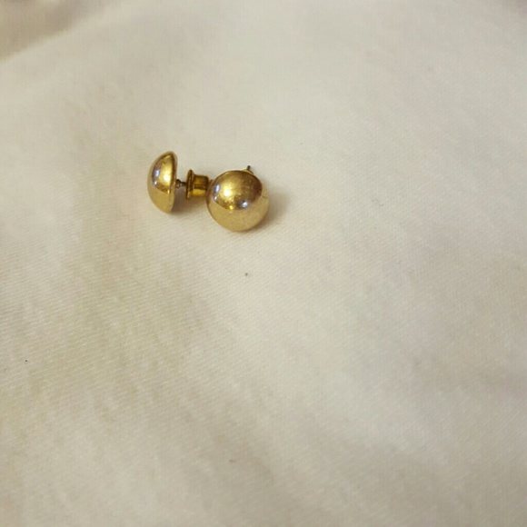 Gold studs - Picture 2 of 2