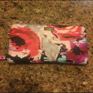 Kate Spade Cedar Street Wallet in Floral Lacey