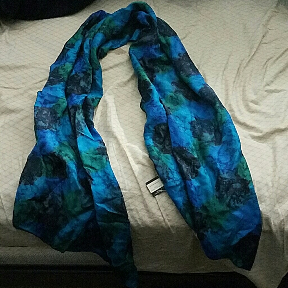 Waterfall scarf