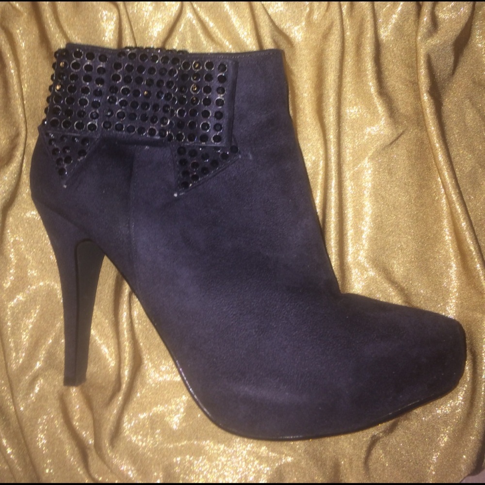 Black bootie with sparkly bow, size 8