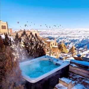 Meet your Posher, Emre