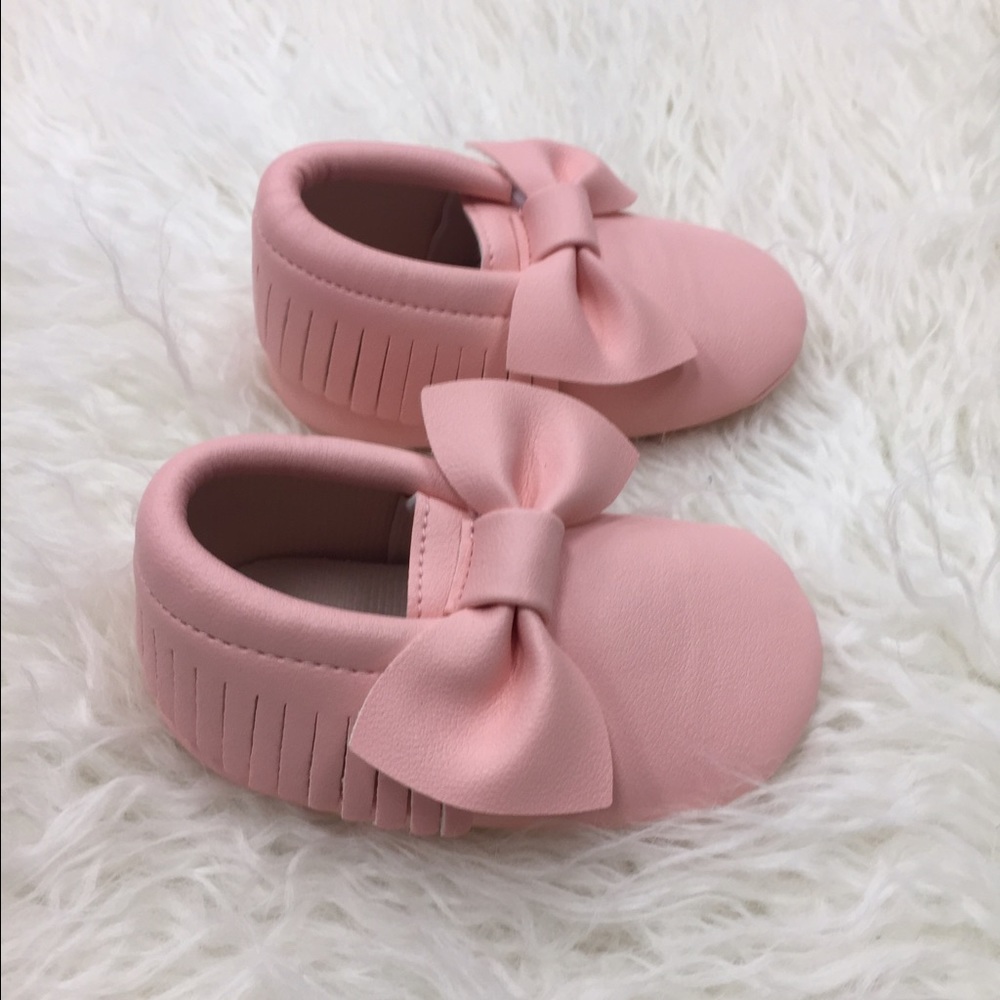 ️️SOLD BRAND NEW LIGHT PINK BABY MOCCASINS