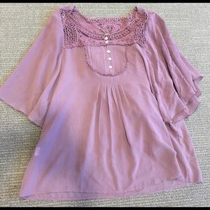 Daniel Rainn gently used M top