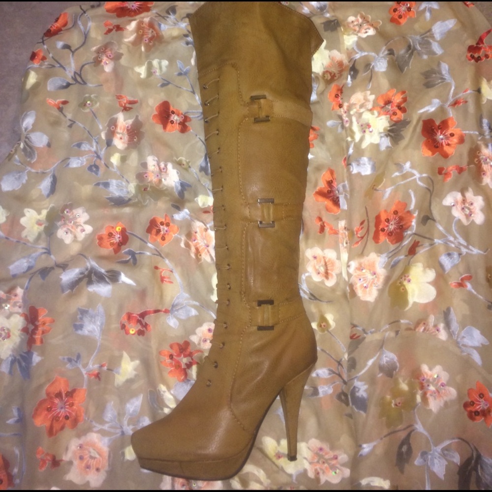 Trendy over the knee boots! Size 8