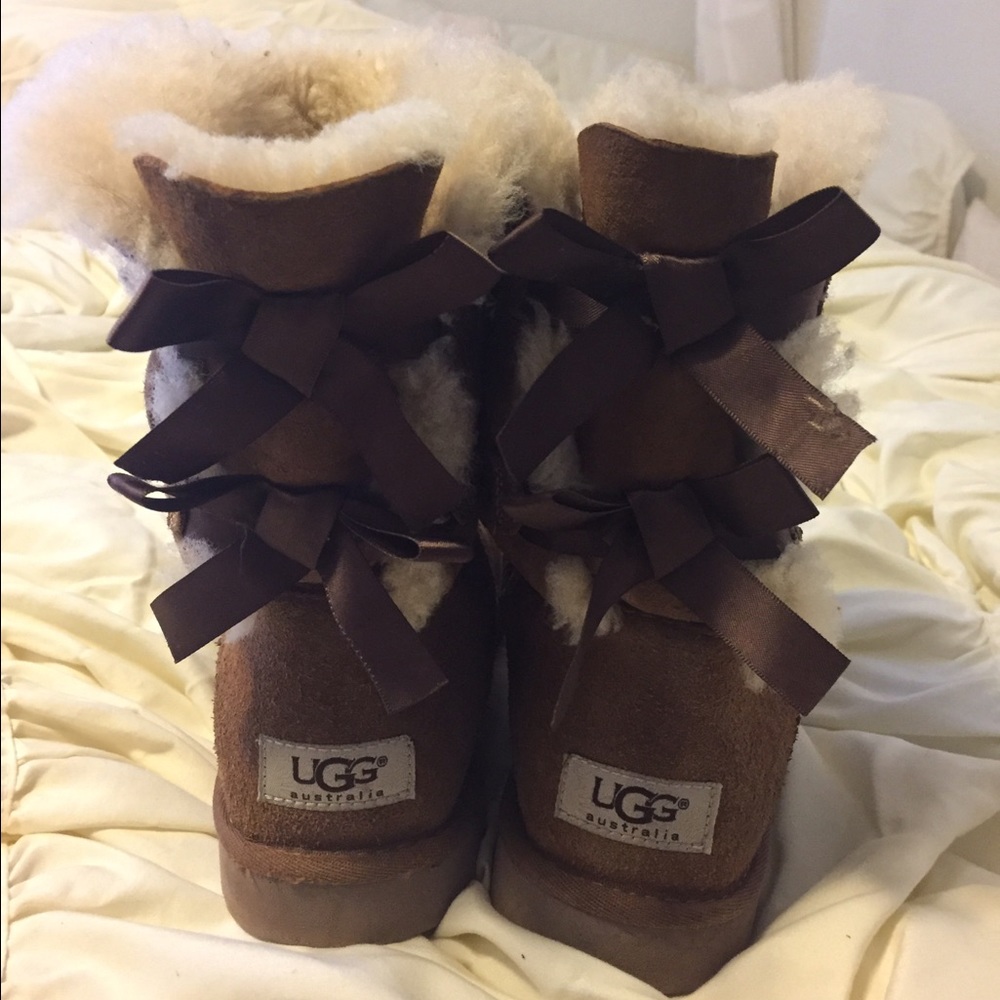 Size 7 ugg boots with bows!