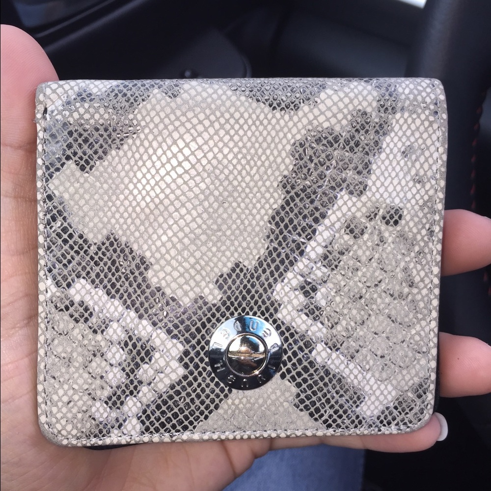 Henri Bendel Wallet