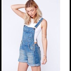 Short denim overalls