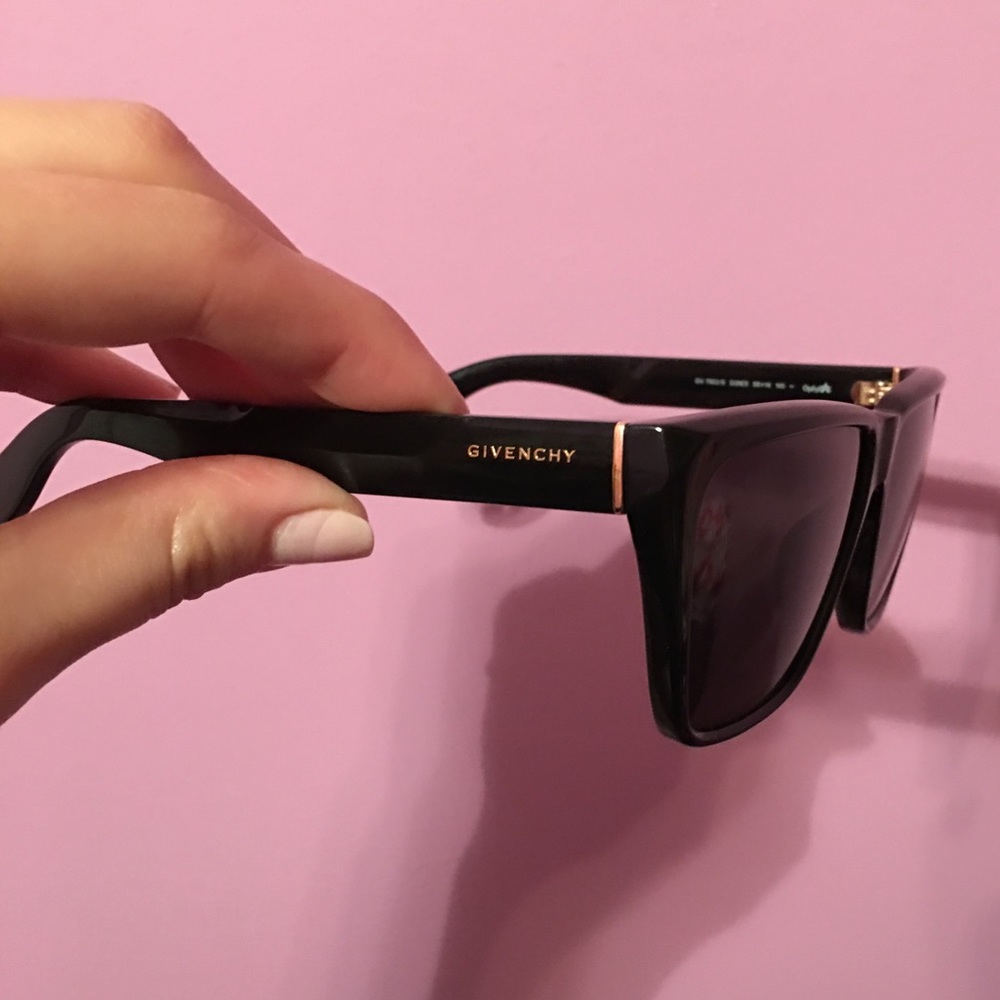 Givenchy GV 7002/S sunglasses