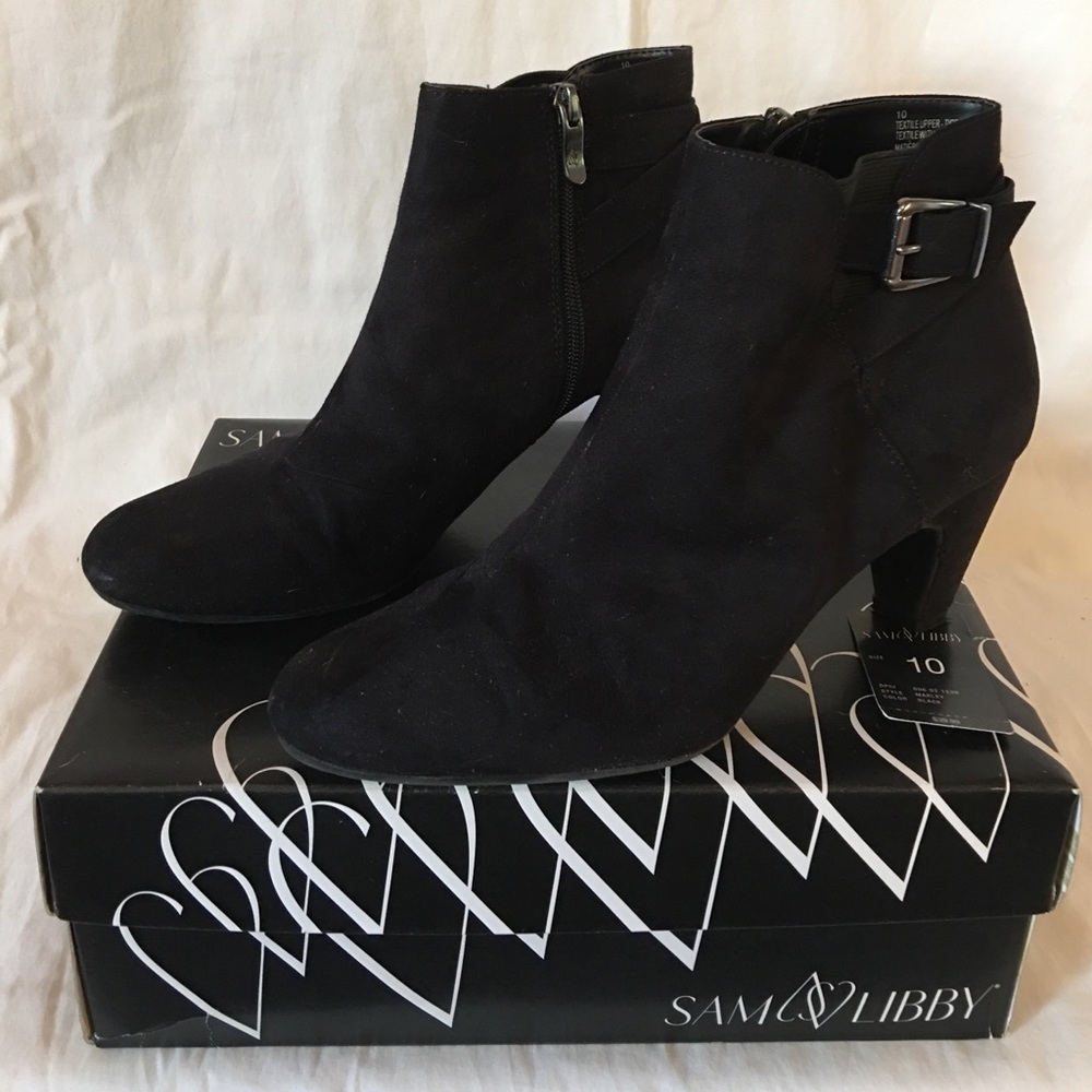 Sam & Libby NWT Black Faux Suede Bootie Size 10