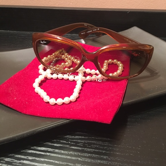 SOLD 💃🏻 👓 Authentic Raybans - Picture 1 of 4