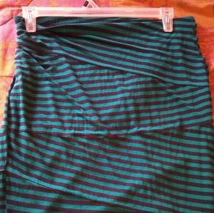 Knee length fitted skirt...