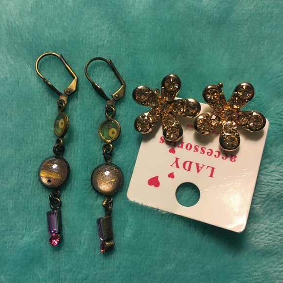 Earrings! (2) - Picture 1 of 1