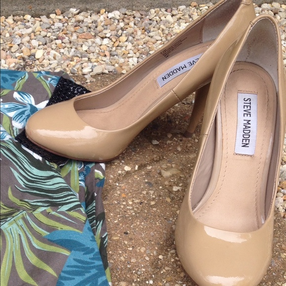 Steve Madden Shoes - Steve Madden Classic Pumps