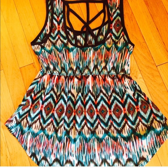 Buckle Aztec Top - Picture 2 of 2