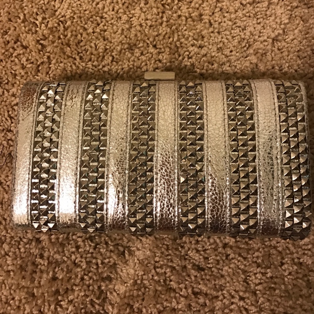 Silver clutch