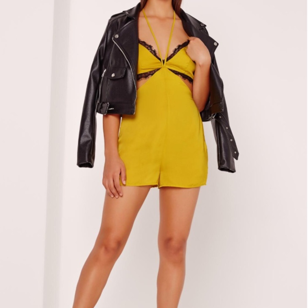 Cut-out Romper - Picture 2 of 4