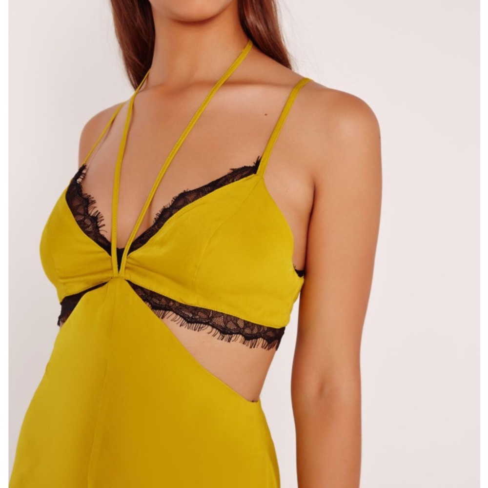 Cut-out Romper - Picture 3 of 4