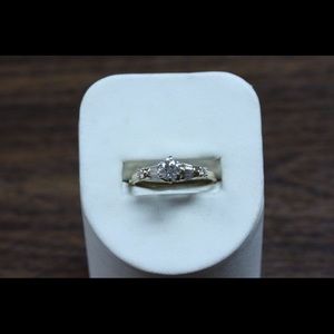 Round Brilliant Cut Diamond Ring 14K Yellow Gold