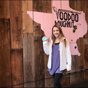 Meet your Posher, Ashley