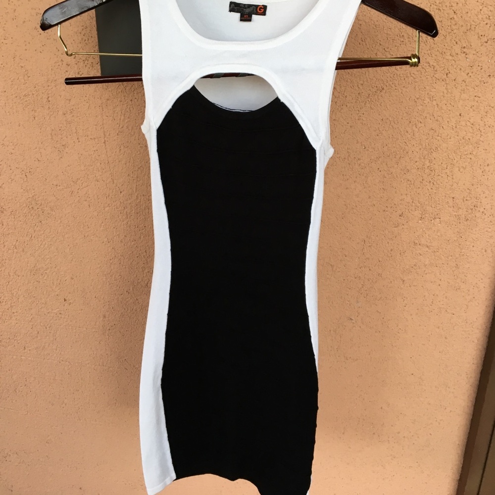 Guess dress size xs but can fit a small size