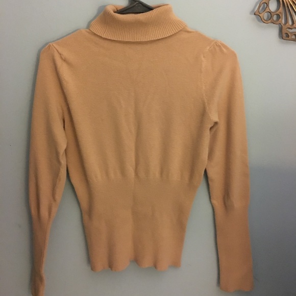 Cute sweater - Picture 1 of 3