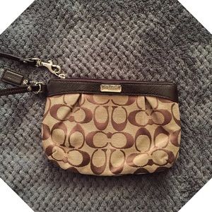 🌸 Coach Wristlet 🌸