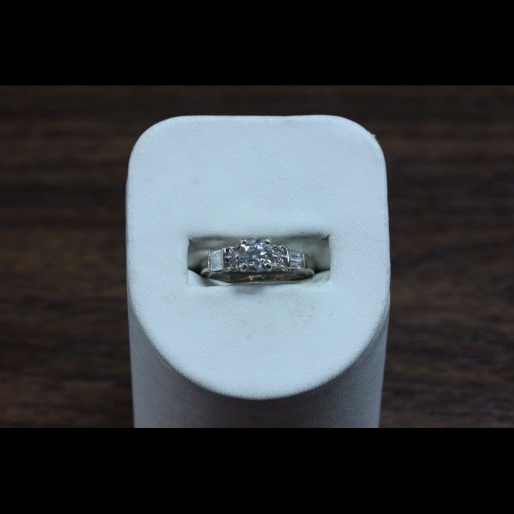 Round Diamond Ring 14K Yellow Gold