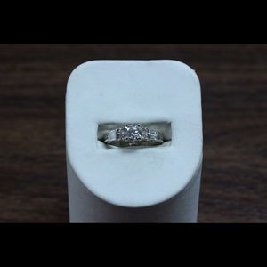 Round Diamond Ring 14K Yellow Gold