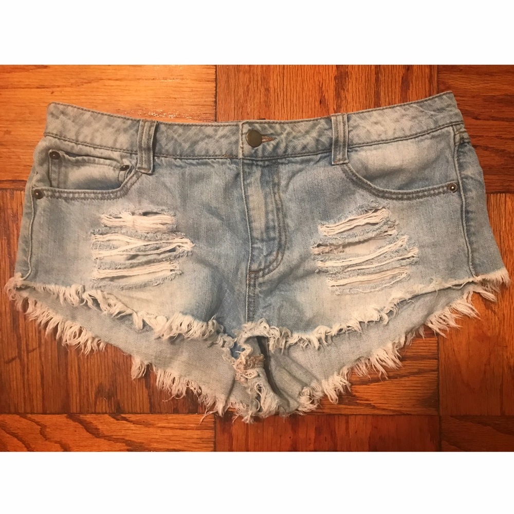 Distressed Daisy Dukes - Forever 21