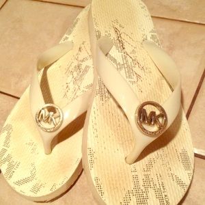 Vanilla Michael kors flip flops 🍦✨