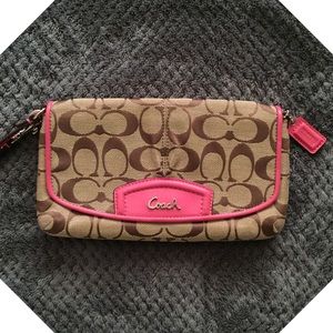 🌸 Coach Wristlet 🌸