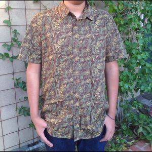 Guess green leaf pattern button up