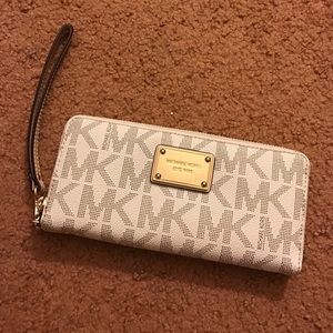 Michael Kors Wallet wristlet