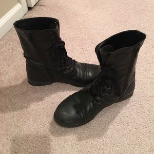 Steve Madden Black Combat Boot (8.5)