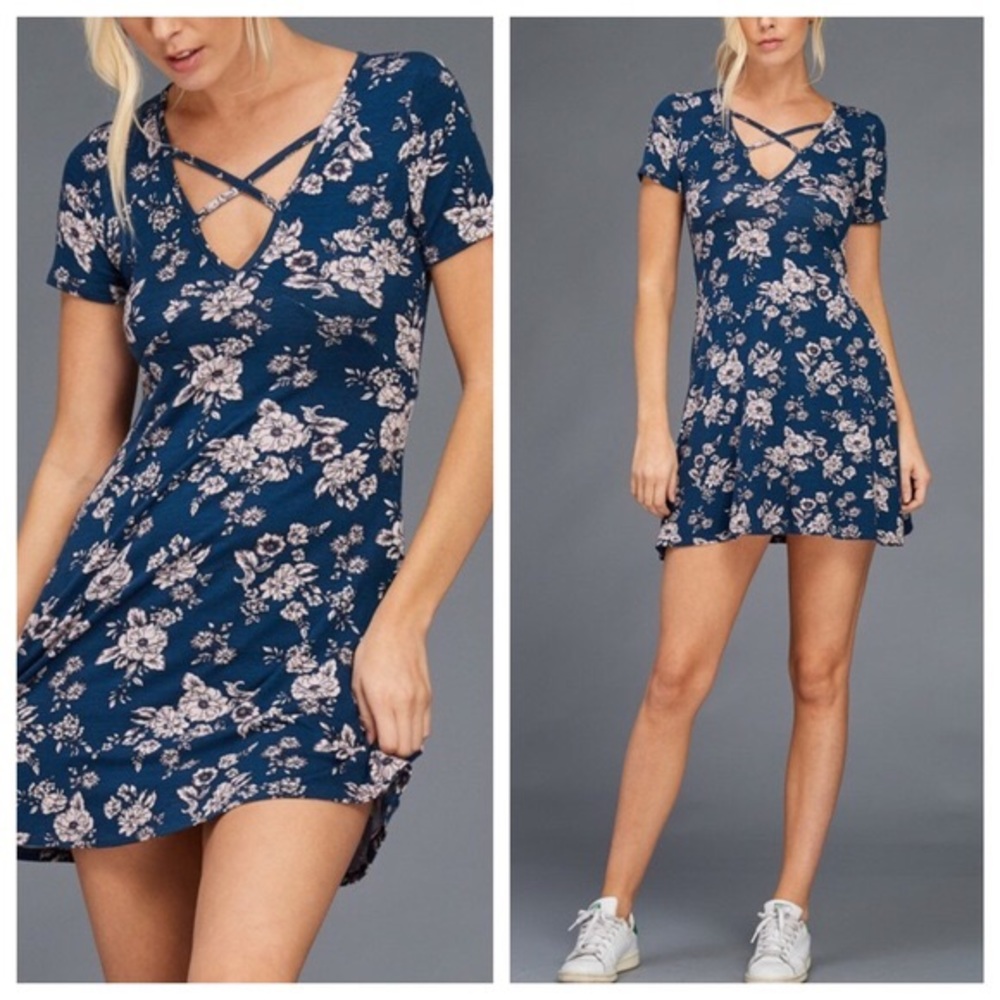 πFlirty Floral Swing dress - Picture 3 of 5