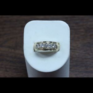 Men's 5 Round Diamond 14K Yellow Gold Band