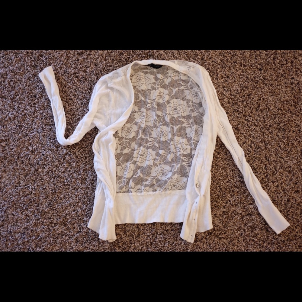 ❤️FREE‼️White cardigan