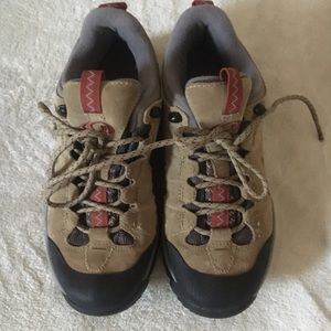 Salomon shoes size 8