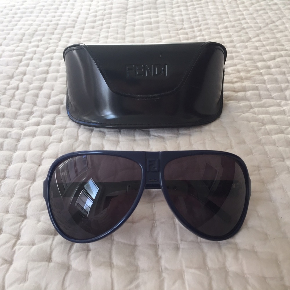 Auth. FENDI Navy Blue Aviator Sunglasses with Case