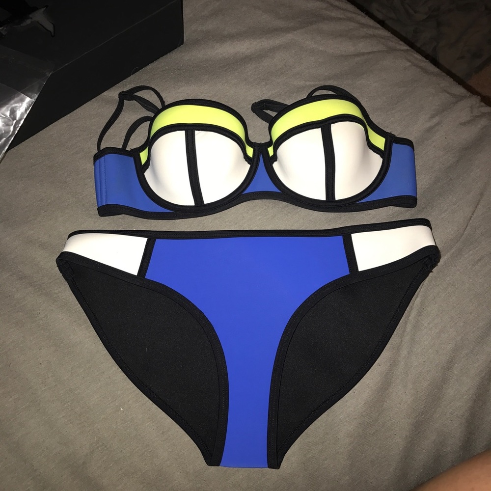 AUTHENTIC Triangl Poppy Blue Crush bikini