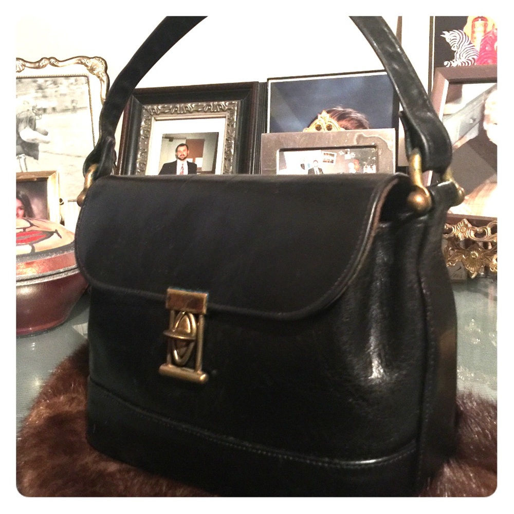 Rolf's vintage handbag circa 40's. 🔥 HP 11/15!