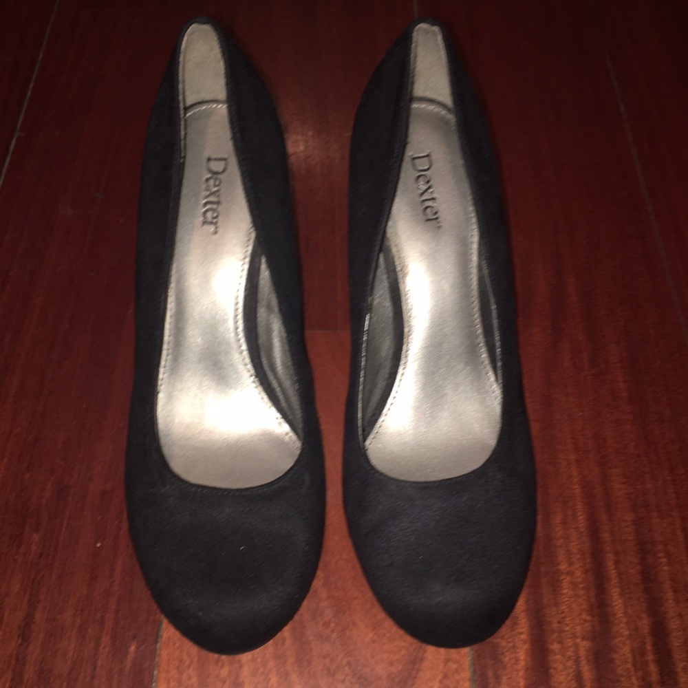 Black wedges