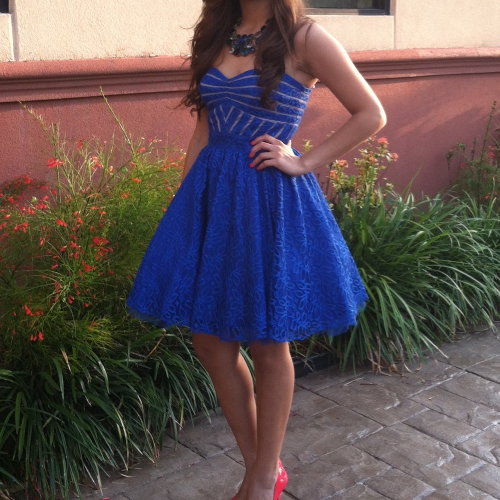 Blue strapless Caché dress