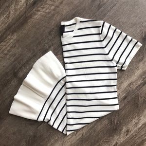 ⬇️ADORABLE Striped Dress with Ruffle Bottom!!! 💕
