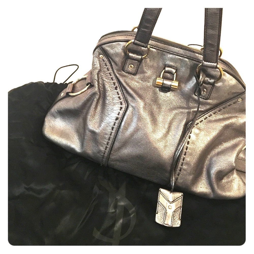 AUTH* YVES SAINT LAURENT
Silver Leather Muse bag