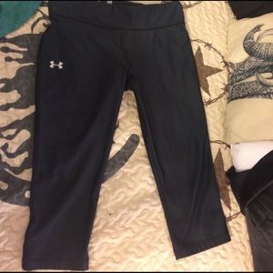 Large Under Armour compression capris