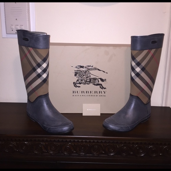 Burberry Shoes - 🎉🎉Worn once! Authentic Burberry Rain Boots🎉🎉