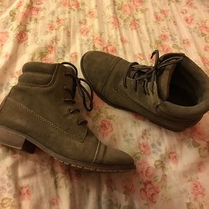 Steve Madden olive green booties